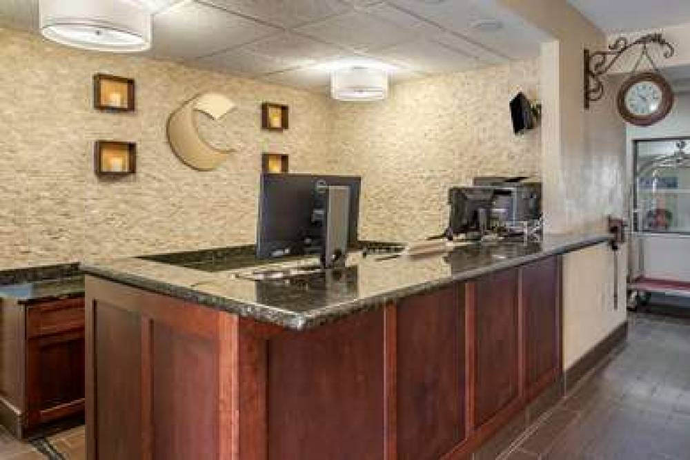 Comfort Inn And Suites 4