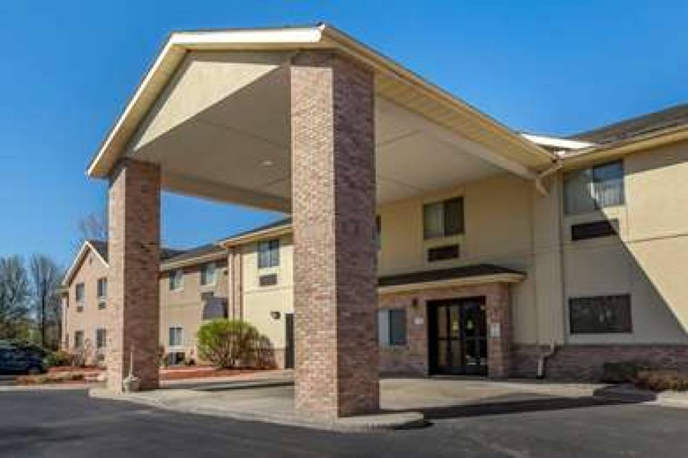 Comfort Inn And Suites 1