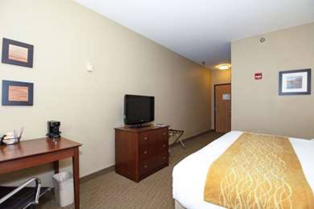 Comfort Inn And Suites 9