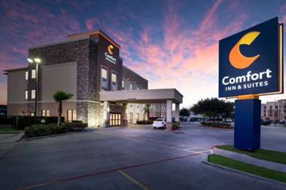 COMFORT INN AND SUITES 6