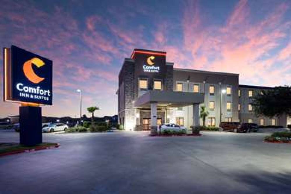 COMFORT INN AND SUITES 5