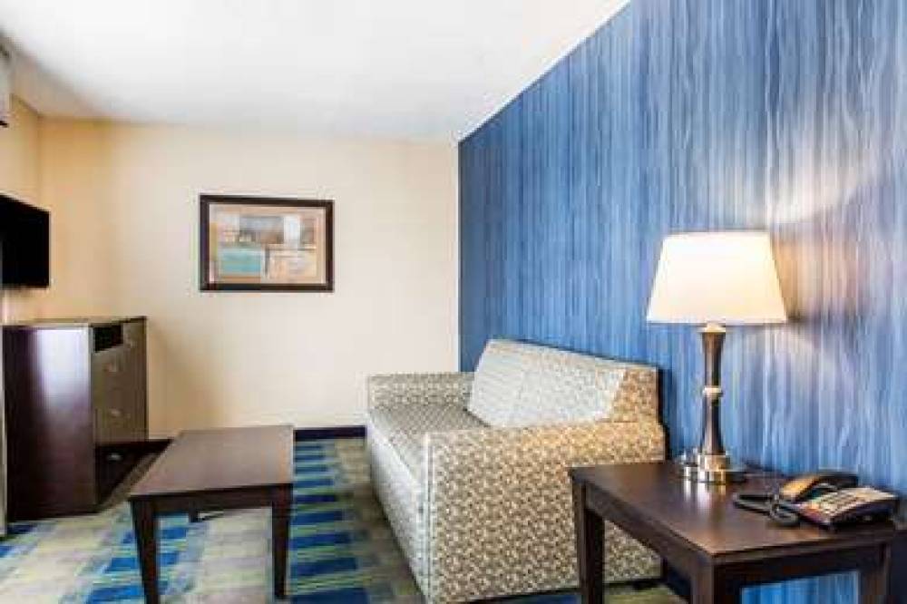 COMFORT INN AND SUITES 10