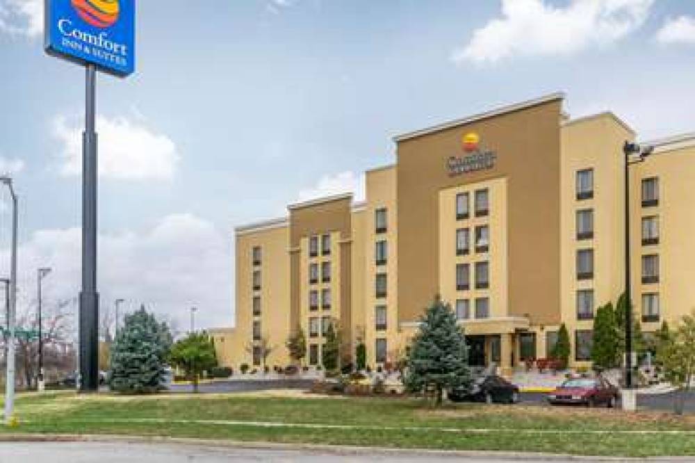 COMFORT INN AND SUITES 2