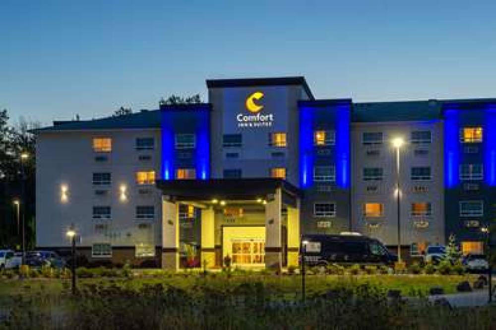 COMFORT INN AND SUITES 1