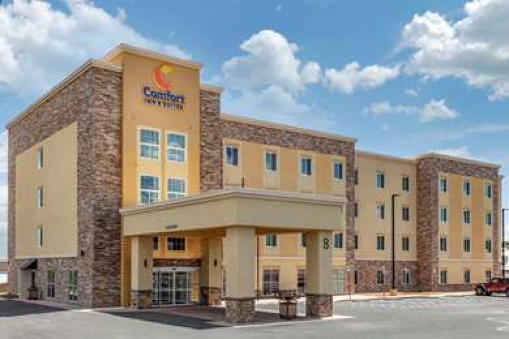 COMFORT INN AND SUITES 1