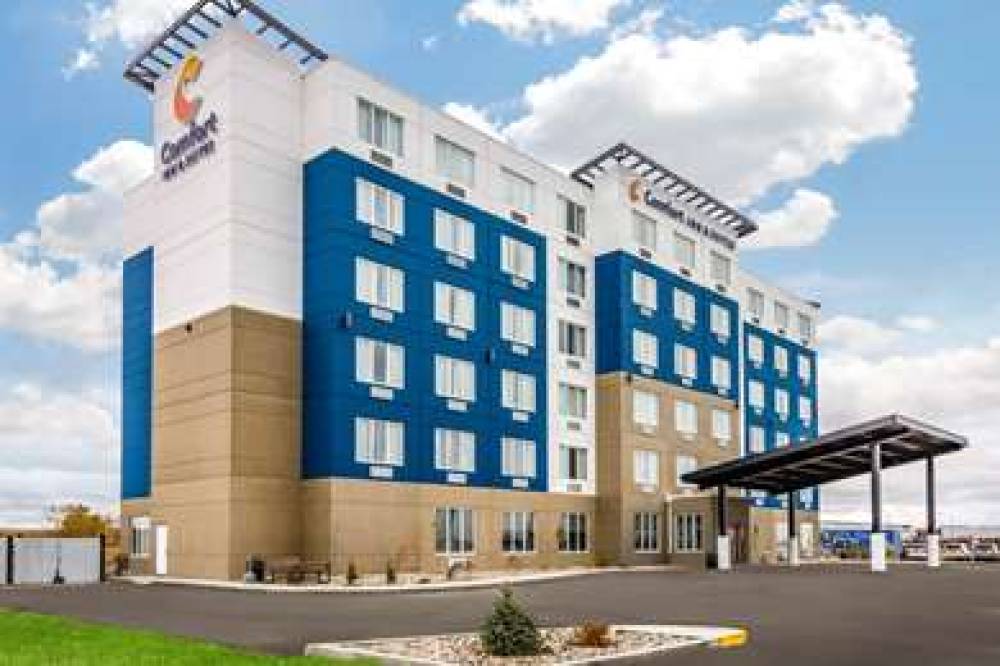 COMFORT INN AND SUITES 1