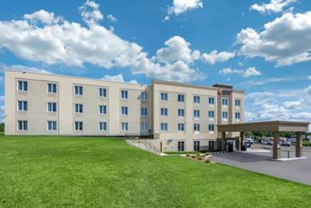 COMFORT INN AND SUITES 2