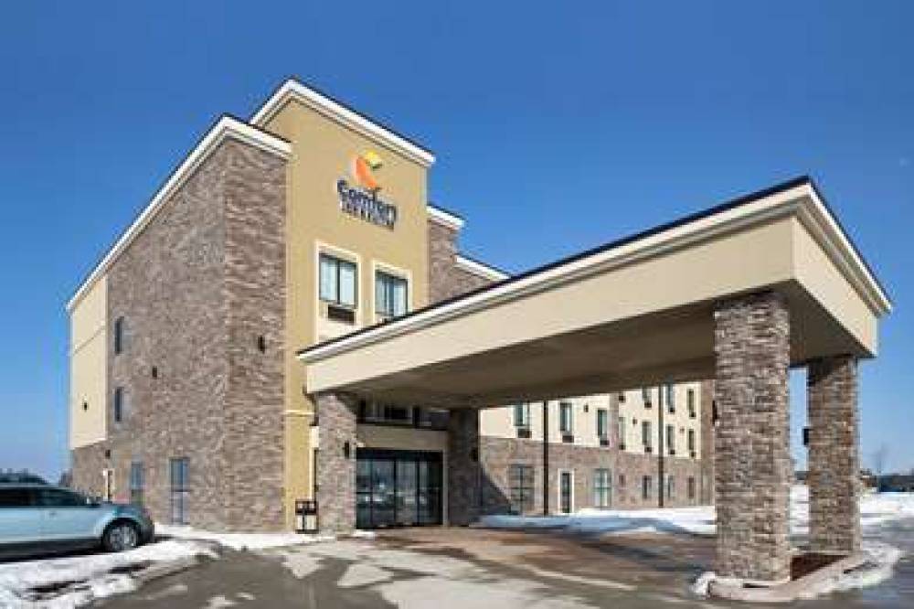 COMFORT INN AND SUITES 1