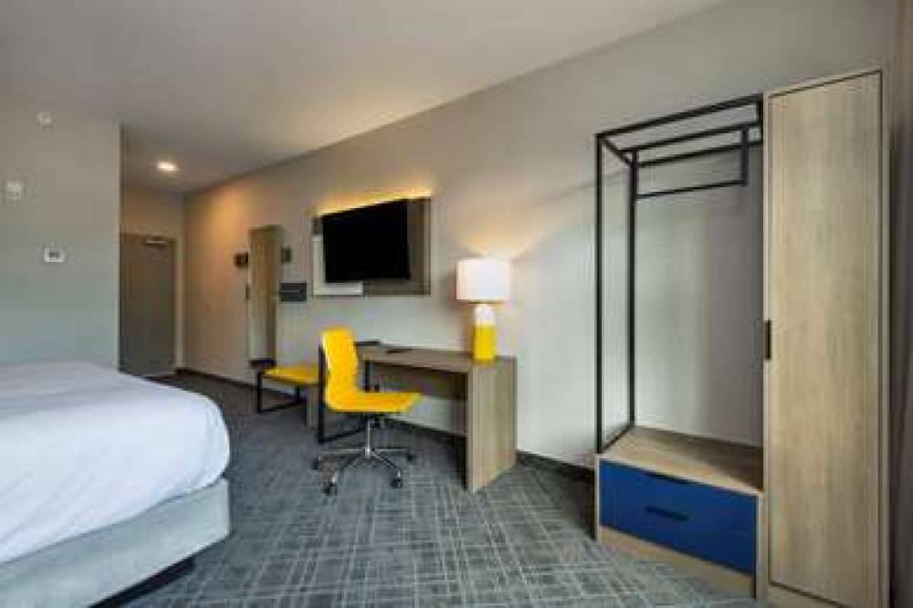 COMFORT INN AND SUITES 10