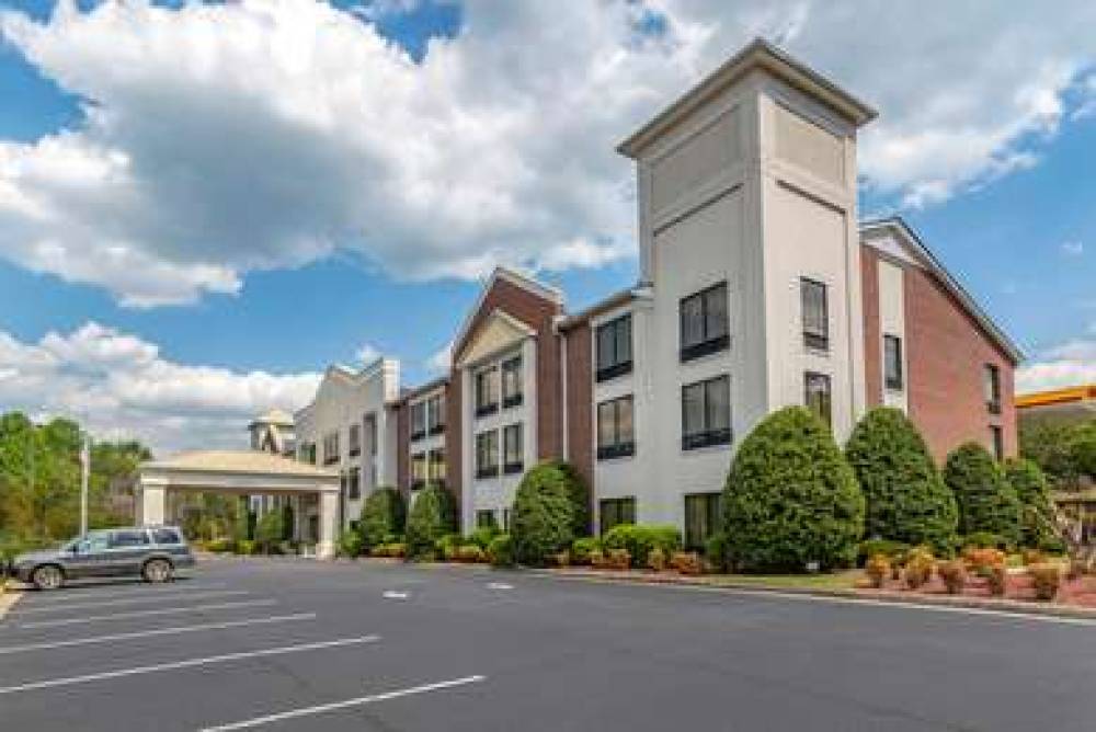 COMFORT INN AND SUITES DAHLONEGA UN 2