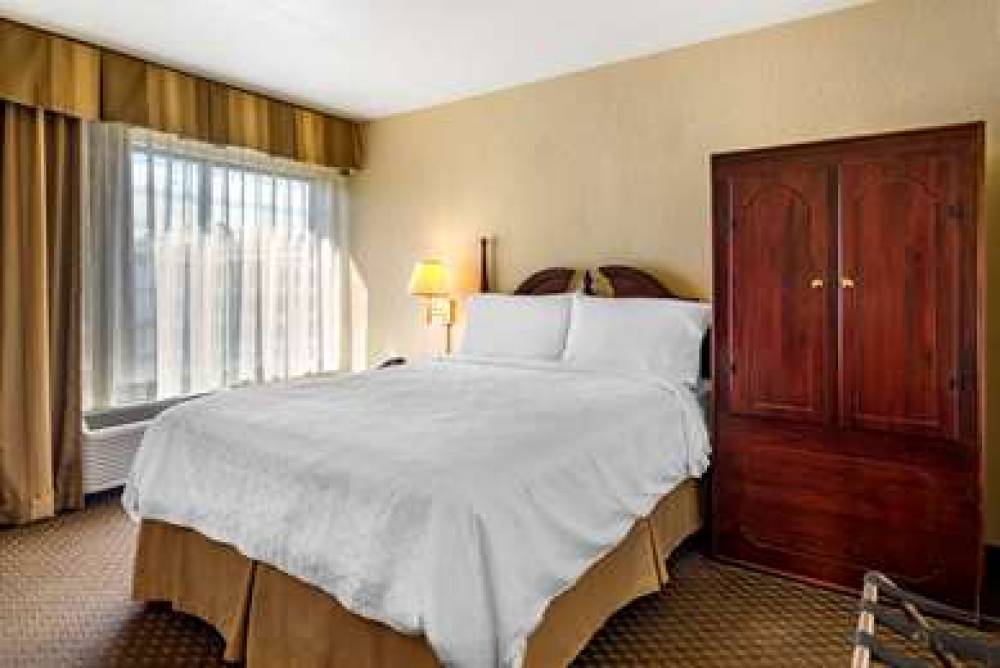 COMFORT INN AND SUITES DAHLONEGA UN 10