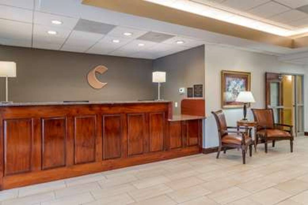 COMFORT INN AND SUITES DAHLONEGA UN 4