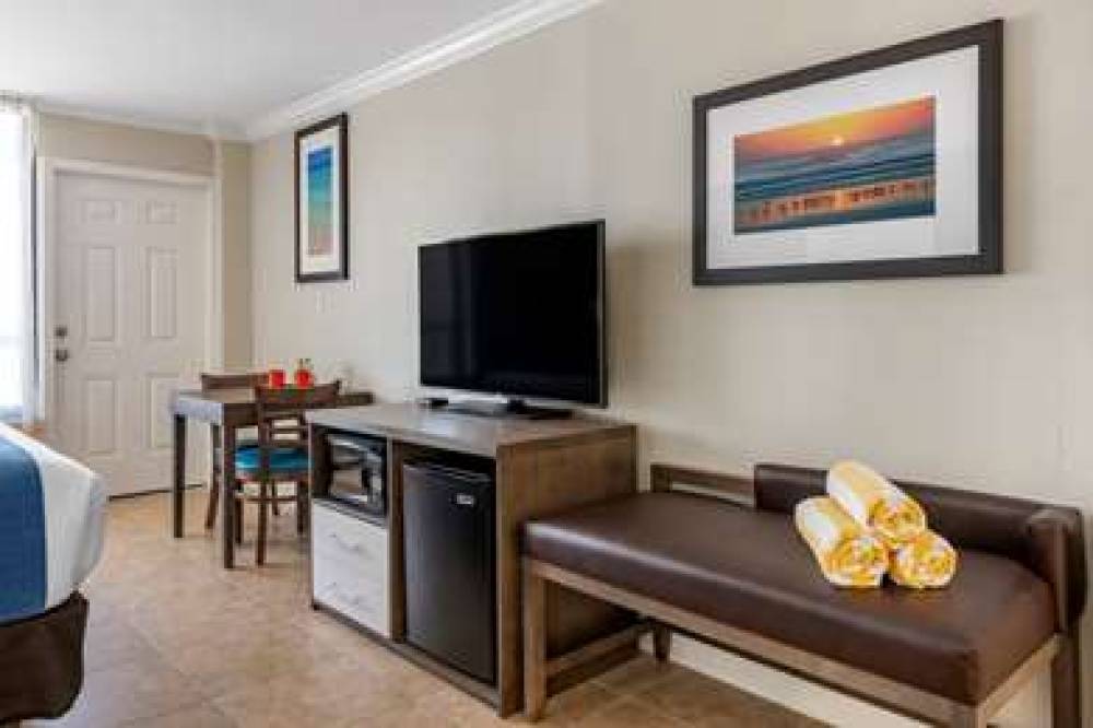 COMFORT INN AND SUITES DAYTONA BEAC 8