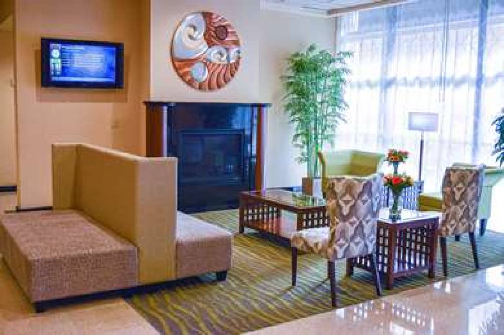 COMFORT INN AND SUITES DOWNTOWN TAC 4