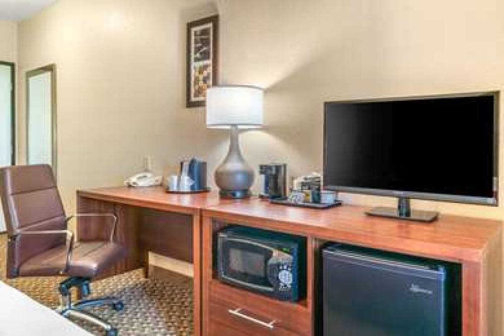 Comfort Inn And Suites Galt - Lodi North 10