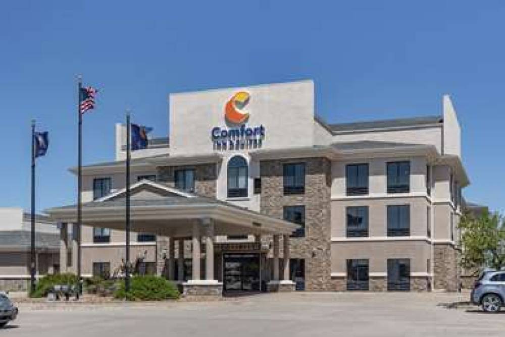 COMFORT INN AND SUITES GOODLAND 1