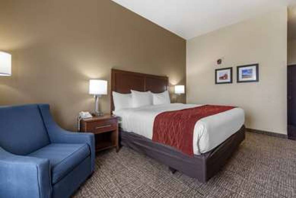 COMFORT INN AND SUITES GOODLAND 9