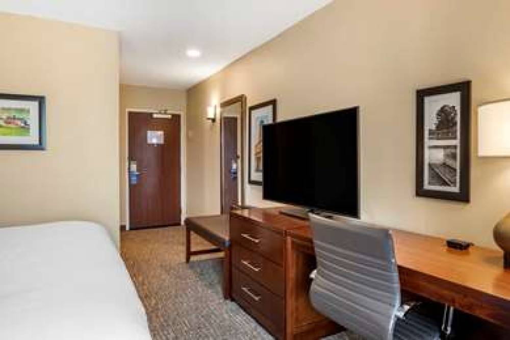 COMFORT INN AND SUITES HARRISONBURG 9