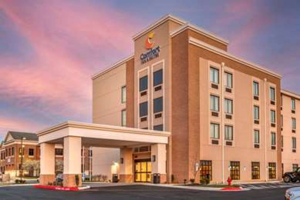 COMFORT INN AND SUITES HARRISONBURG 3