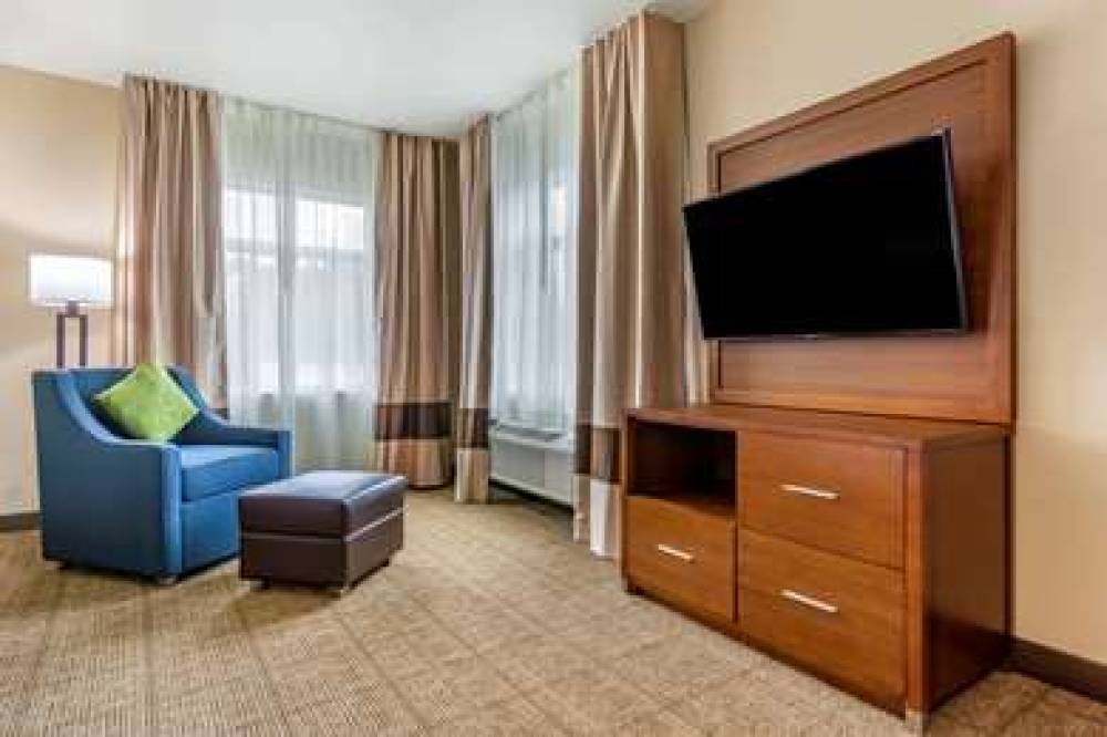 COMFORT INN AND SUITES LAKEWOOD 6