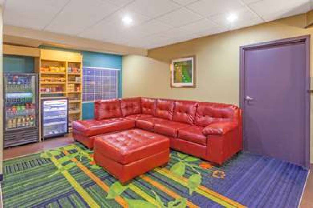 COMFORT INN AND SUITES LOUISVILLE A 2