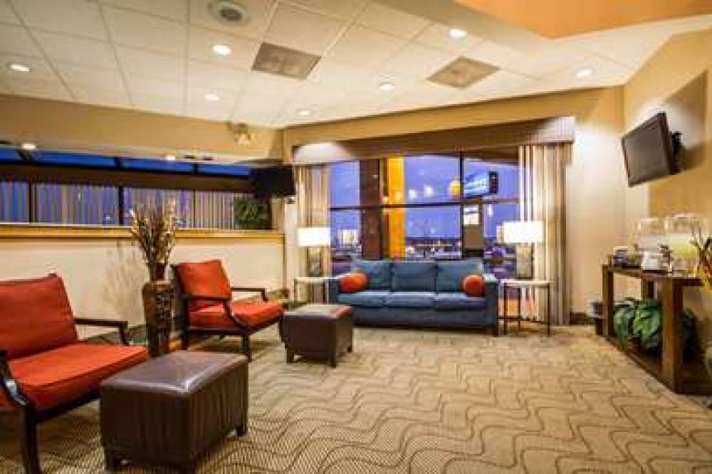 Comfort Inn And Suites Madison - Airport 3