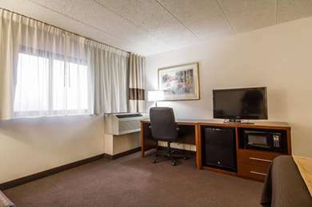 Comfort Inn And Suites Madison - Airport 7