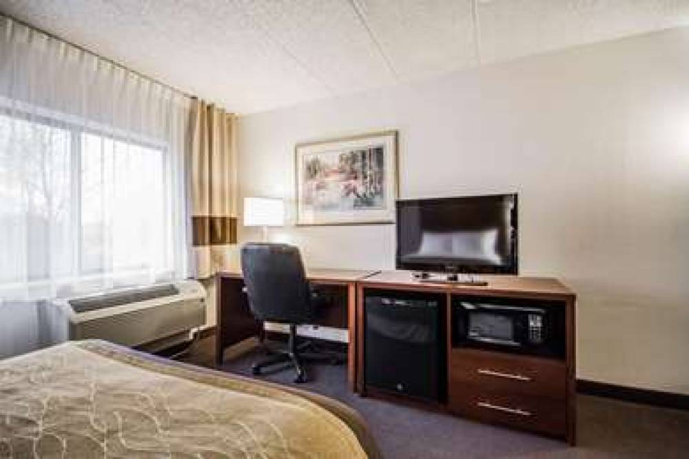 Comfort Inn And Suites Madison - Airport 10