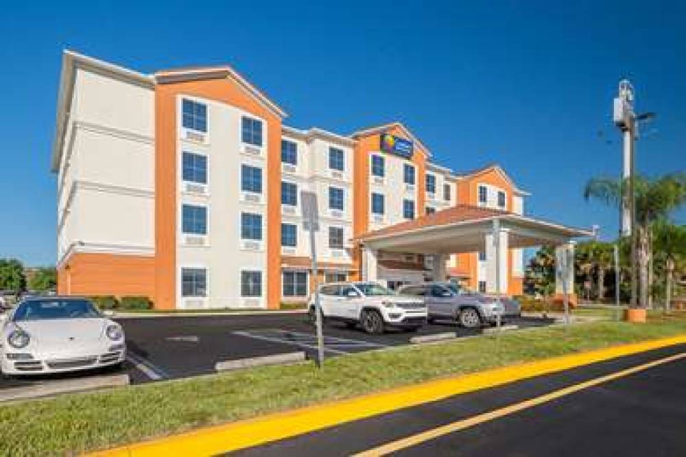 Comfort Inn And Suites Maingate South 3