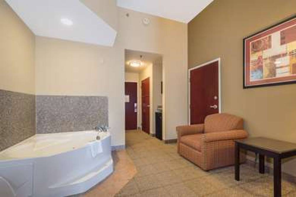 Comfort Inn And Suites Maingate South 10