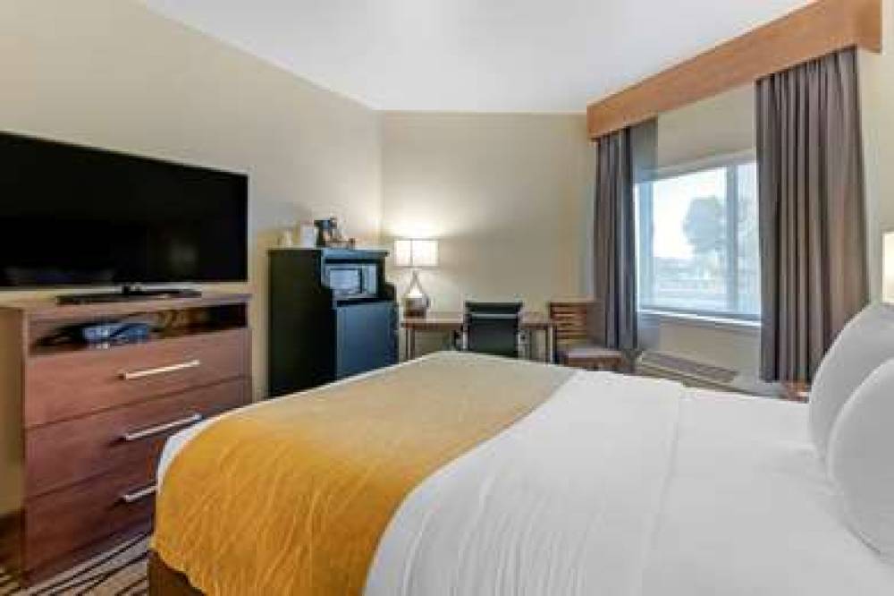 Comfort Inn And Suites Market - Airport 7