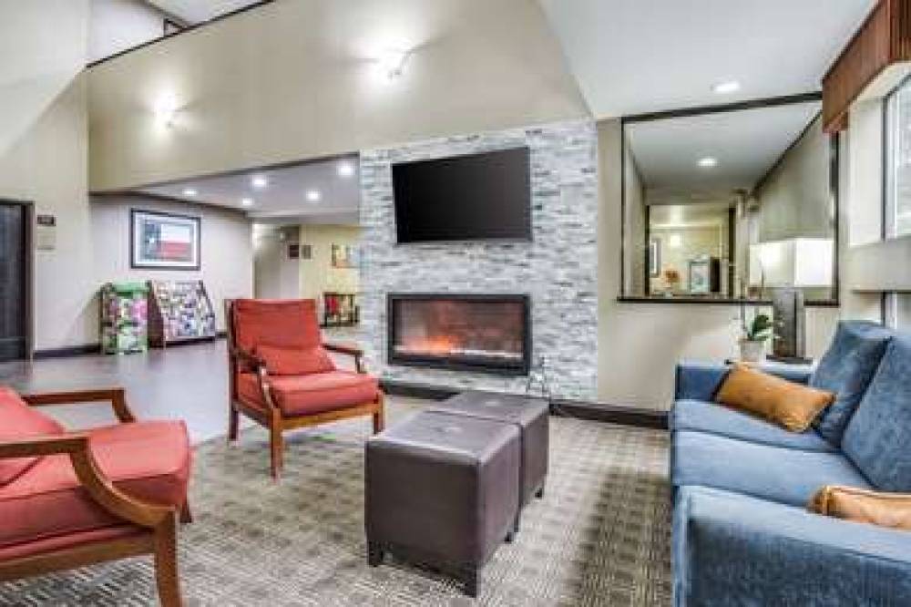 Comfort Inn And Suites Market Center 8