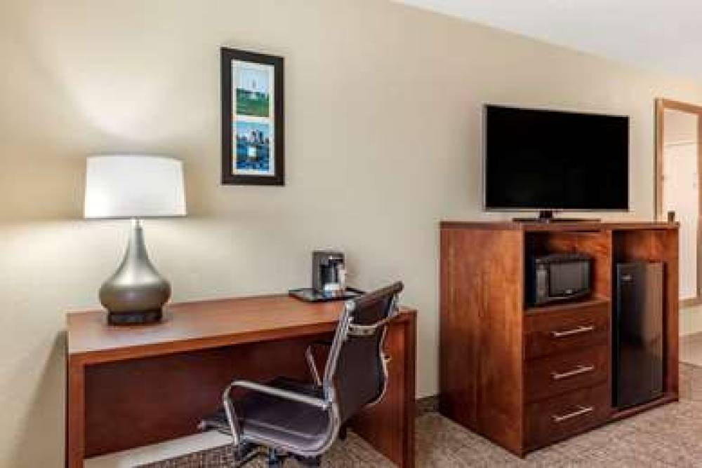 COMFORT INN AND SUITES MIDDLETOWN 6