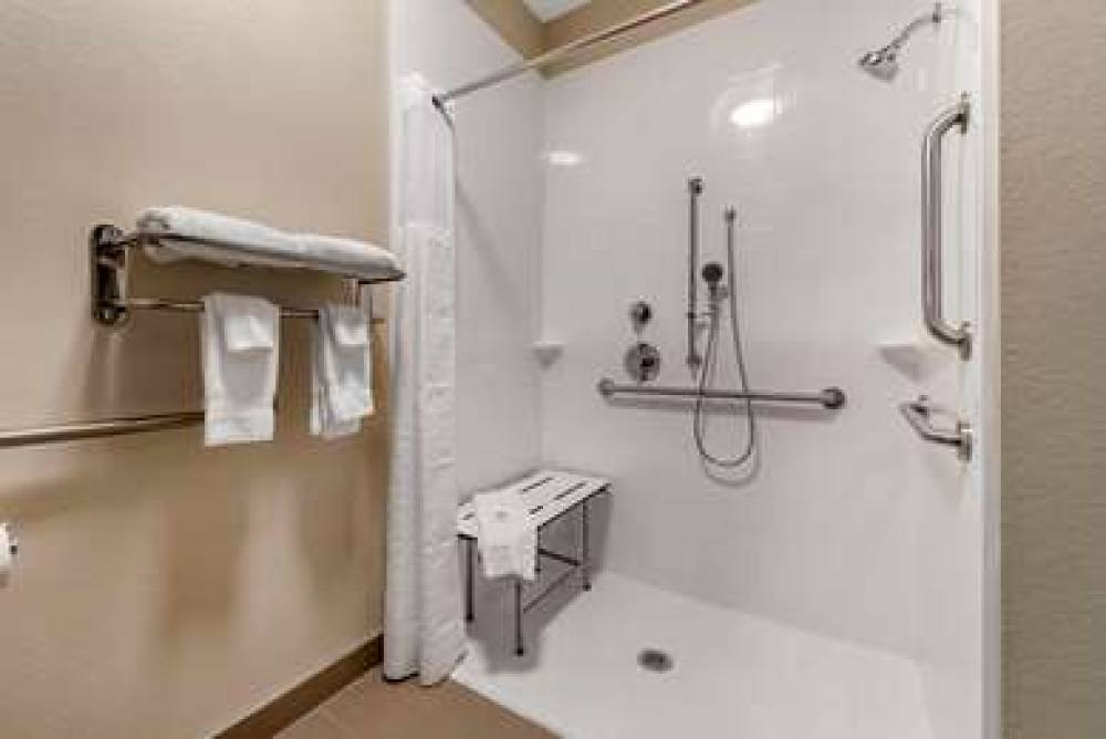 COMFORT INN AND SUITES MIDDLETOWN 9