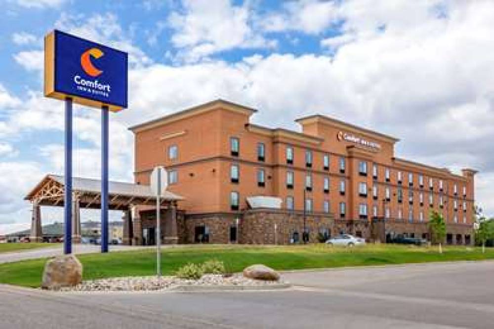 COMFORT INN AND SUITES MINOT 1