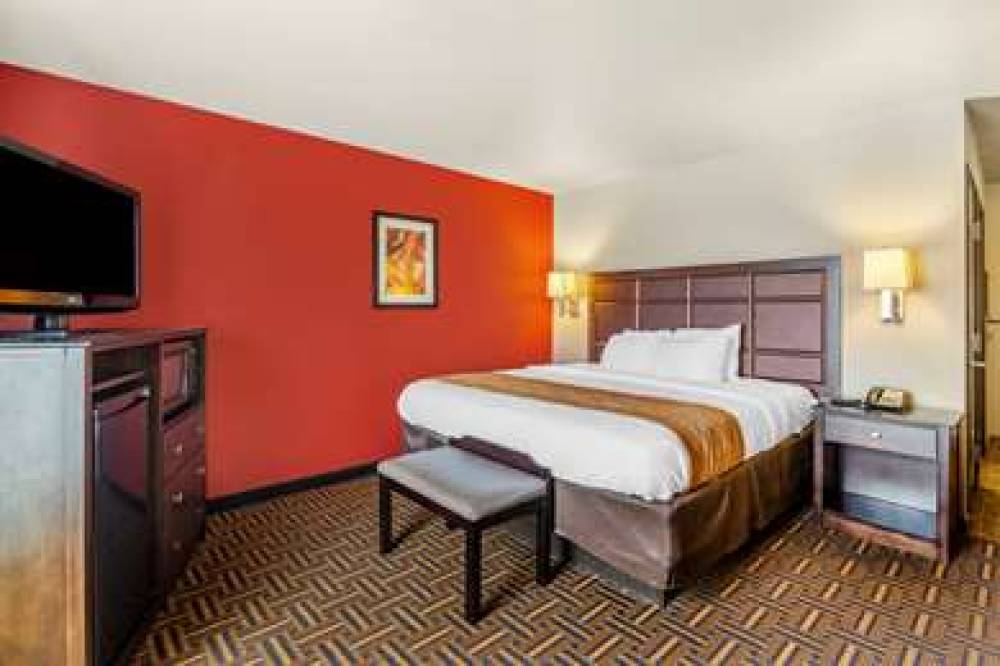 COMFORT INN AND SUITES MINOT 9