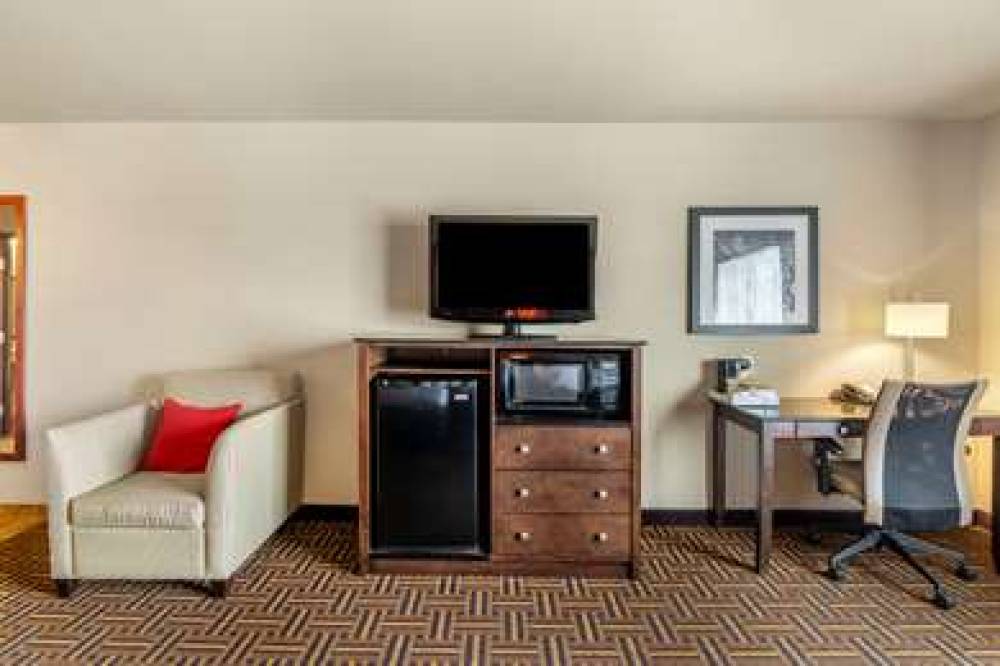 COMFORT INN AND SUITES MINOT 7