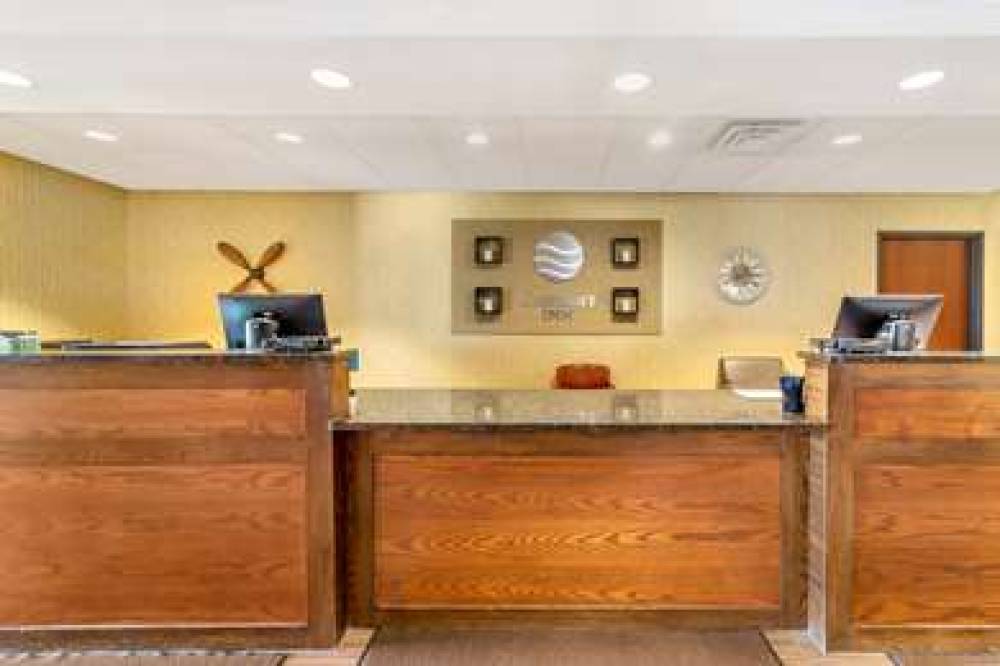 COMFORT INN AND SUITES MINOT 3