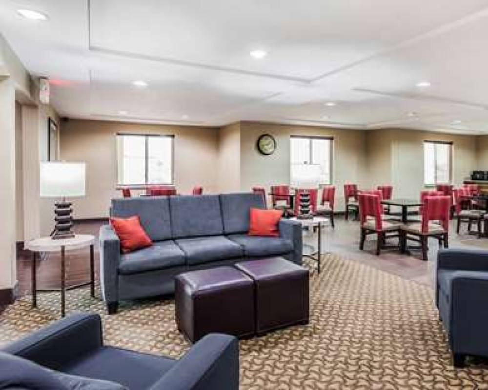 COMFORT INN AND SUITES MOBERLY 4