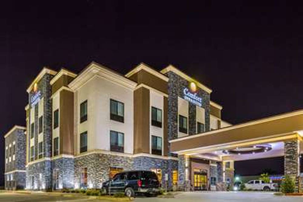 COMFORT INN AND SUITES MOORE - OKLA 1