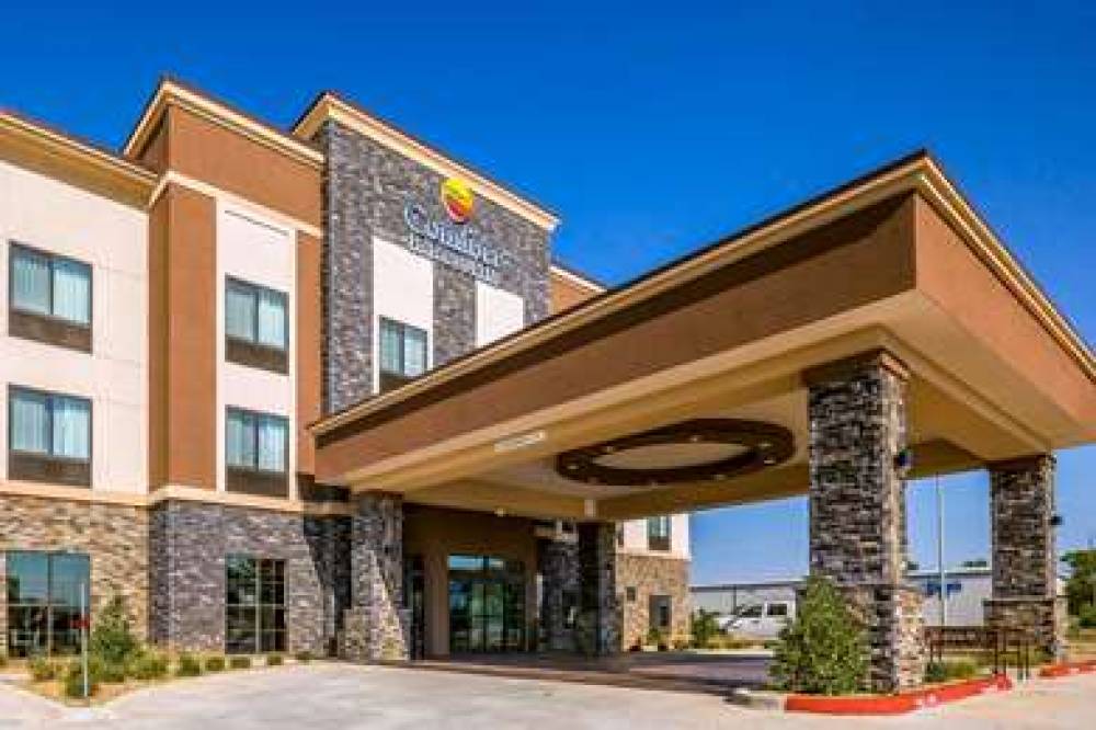 COMFORT INN AND SUITES MOORE - OKLA 2