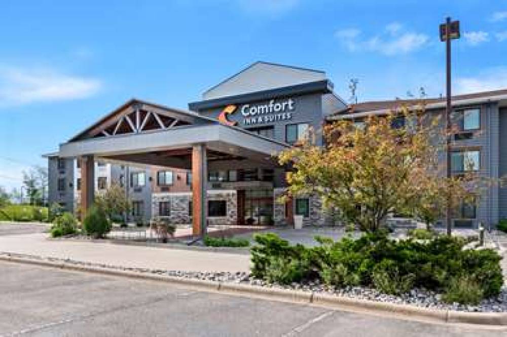 COMFORT INN AND SUITES MOUNTAIN IRO 2