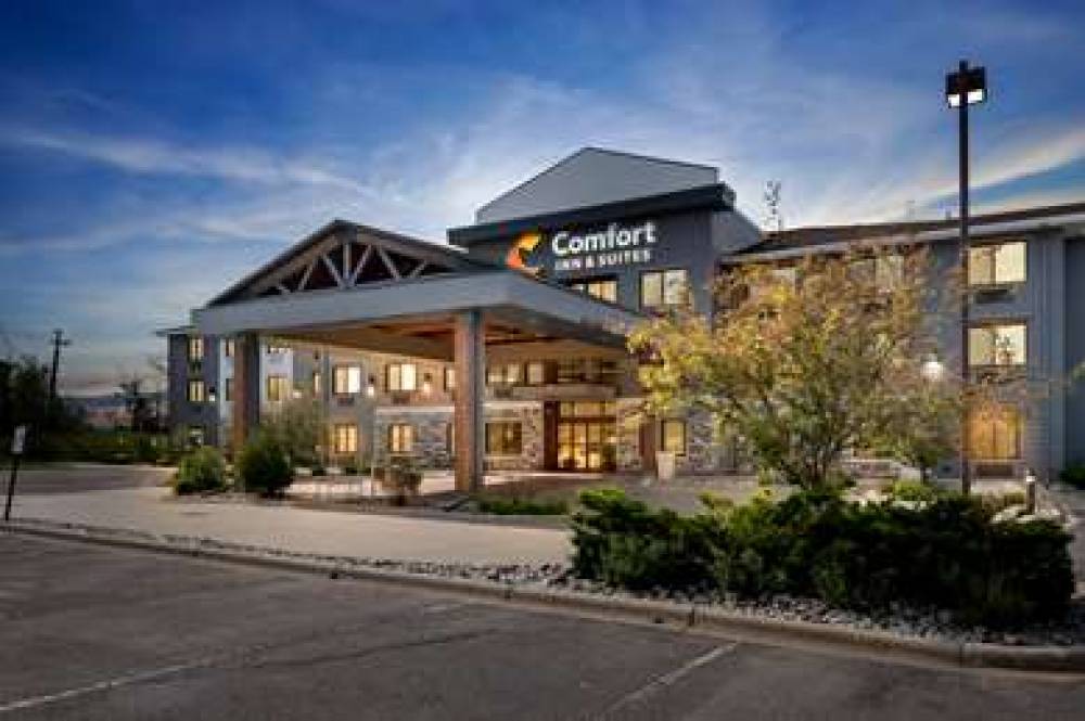 COMFORT INN AND SUITES MOUNTAIN IRO 3