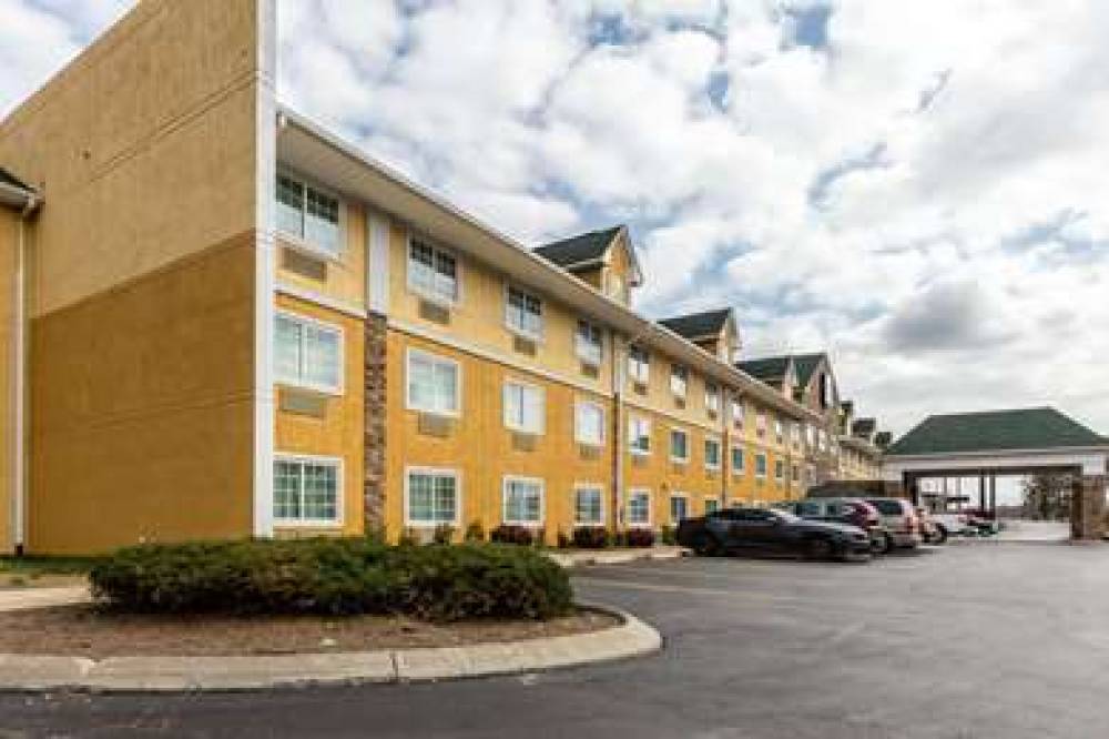 COMFORT INN AND SUITES NASHVILLE NE 2