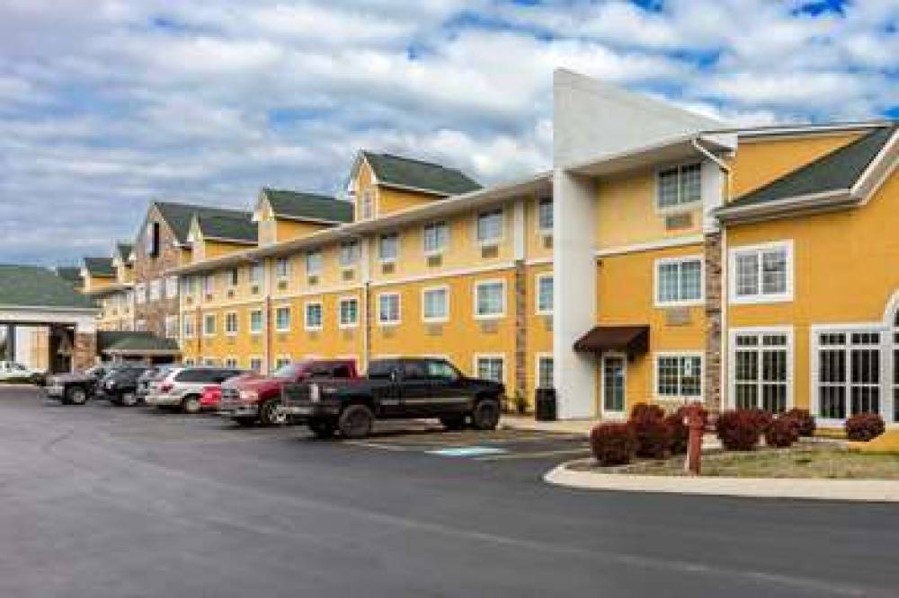 COMFORT INN AND SUITES NASHVILLE NE 3