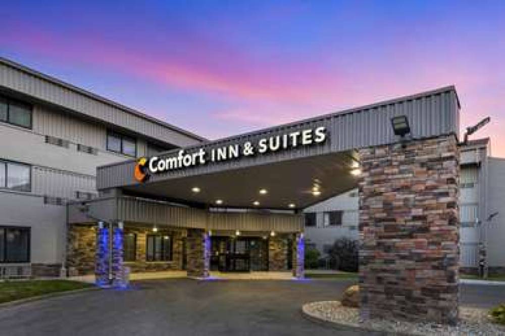 Comfort Inn And Suites North At The Pyramids 1