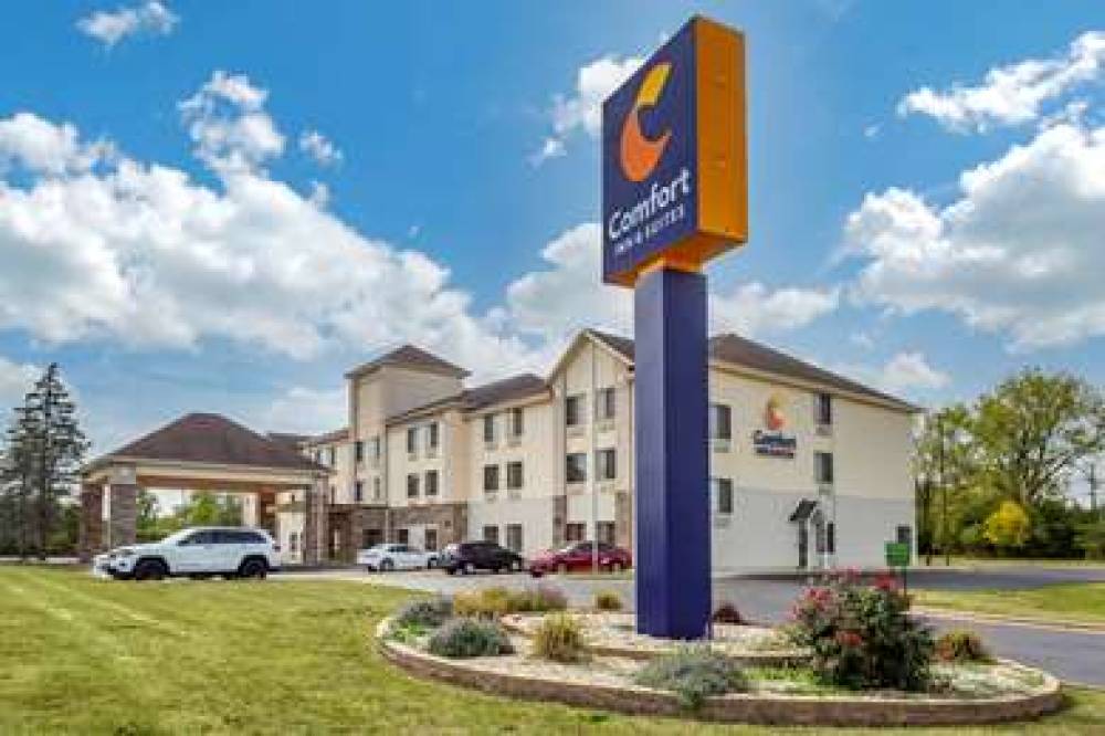 COMFORT INN AND SUITES NORTH AURORA 1