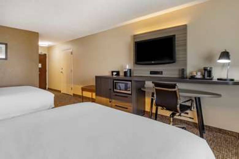 COMFORT INN AND SUITES NORTH DALLAS 7