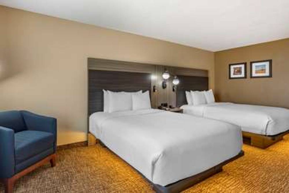 COMFORT INN AND SUITES NORTH DALLAS 6