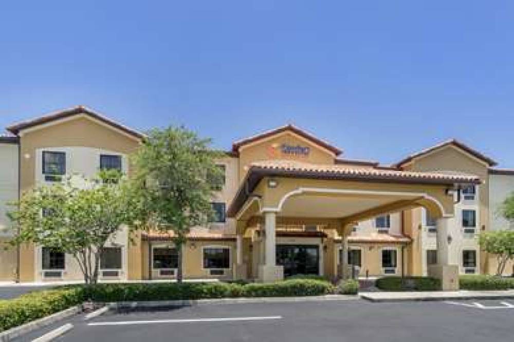 Comfort Inn And Suites Northeast - Gateway 2